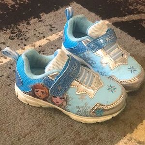 Girl’s Frozen 2 Tennis shoes Size 7 EUC Velcro